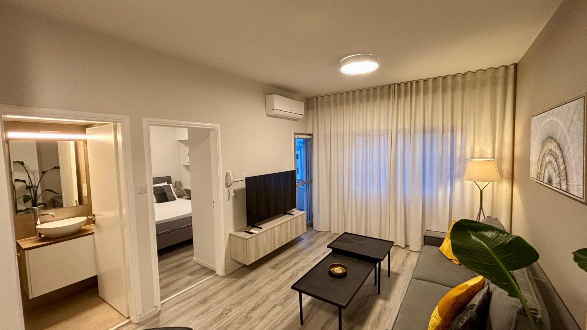 Seabreeze City Center Flats By Trulycyprus Lemesos Exteriér fotografie